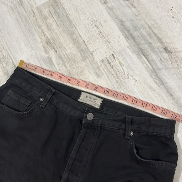 We the Free Maggie Mid Rise Straight Leg Black Distressed Jeans Size 31 - Picture 10 of 12